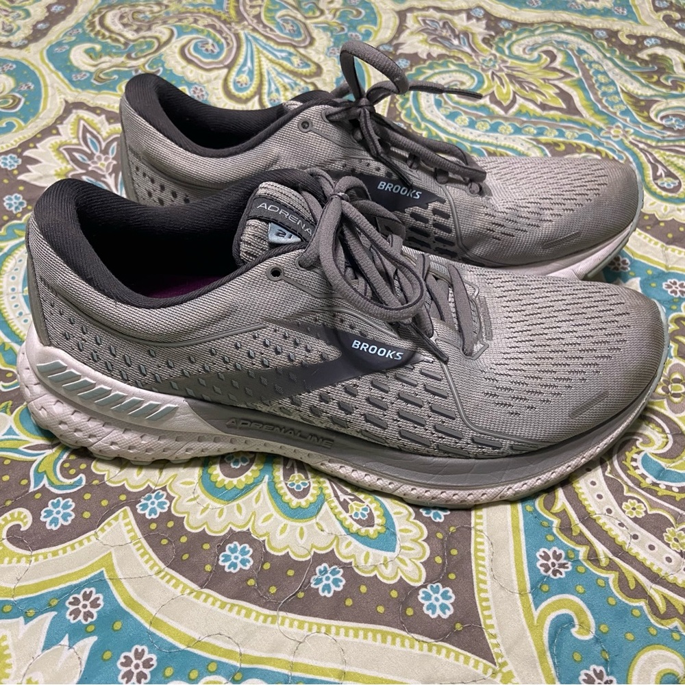 Brooks Adrenaline 21 size 8